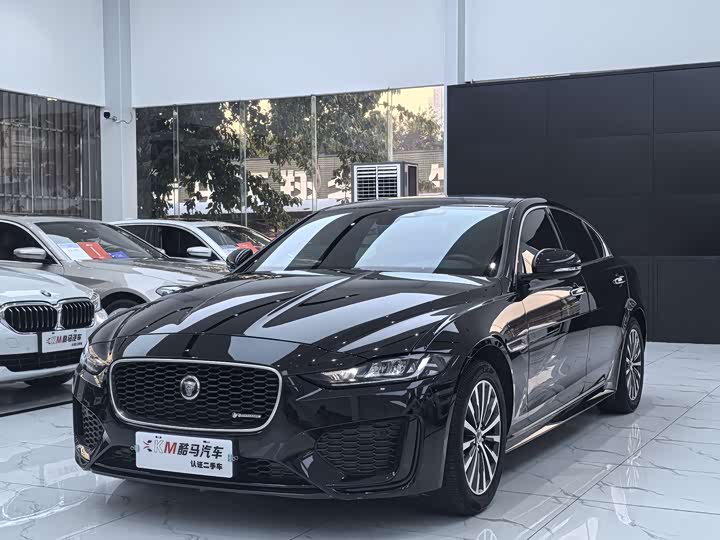 Фото 1 - Jaguar XE L