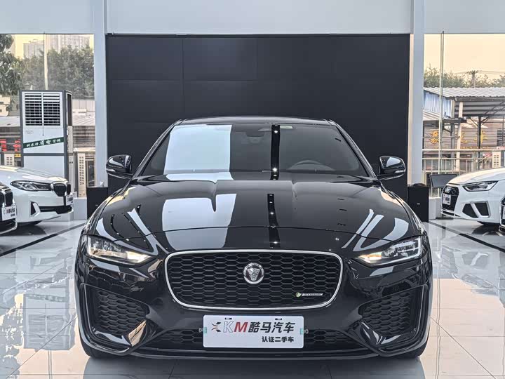 Фото 2 - Jaguar XE L