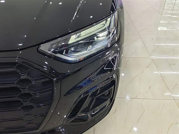 Фото 7 - Audi Q5L