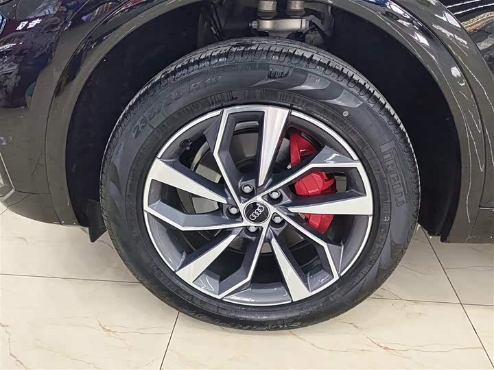 Фото 8 - Audi Q5L