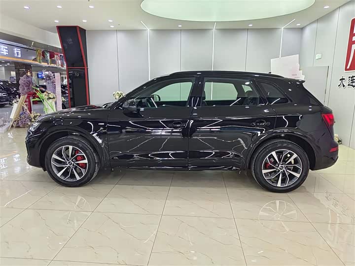 Фото 9 - Audi Q5L