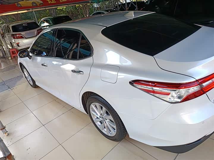 Фото 5 - Toyota Camry