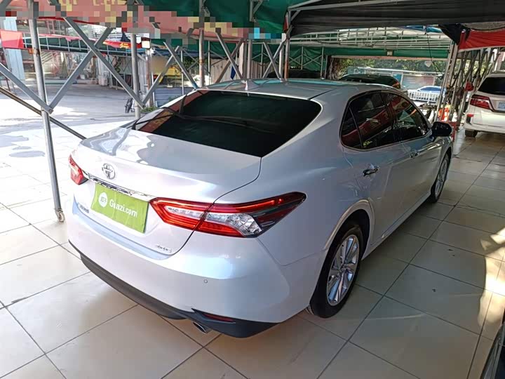 Фото 7 - Toyota Camry