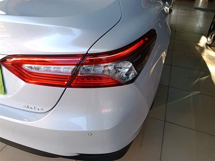 Фото 8 - Toyota Camry