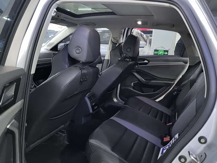 Фото 9 - Volkswagen Sagitar L