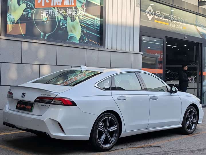 Фото 3 - Honda Inspire Hybrid