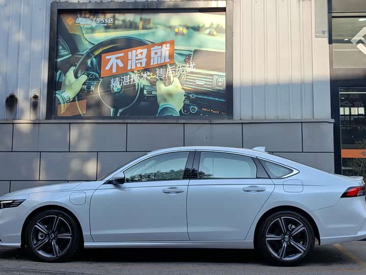 Фото 6 - Honda Inspire Hybrid