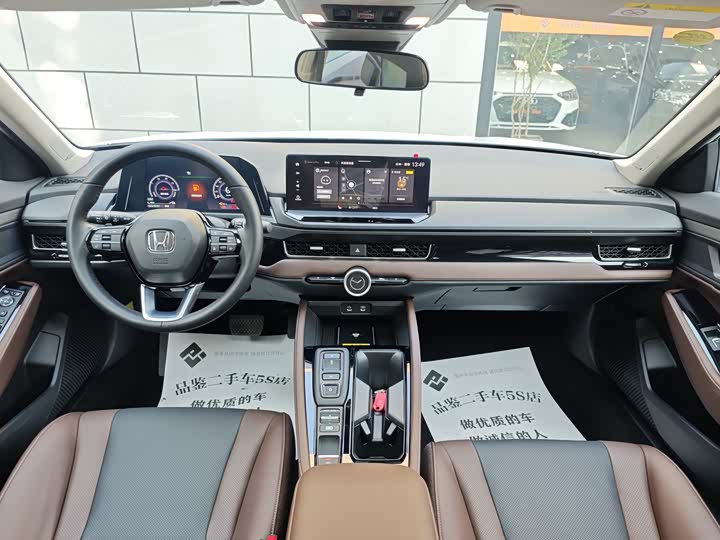 Фото 9 - Honda Inspire Hybrid