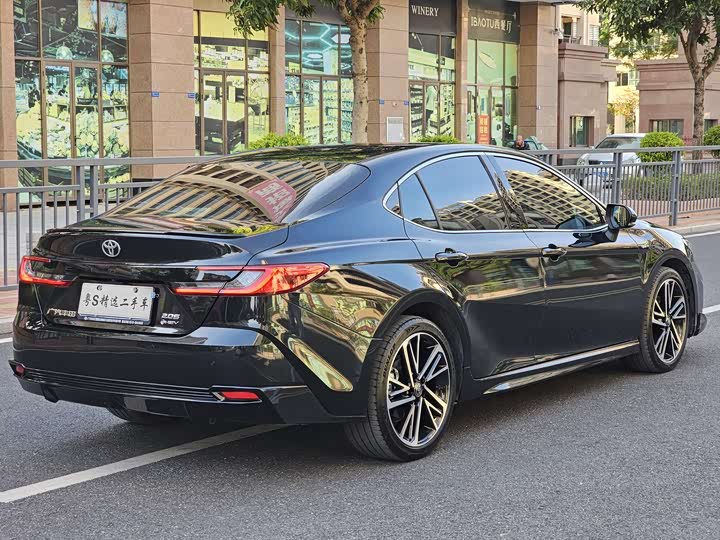 Фото 5 - Toyota Camry