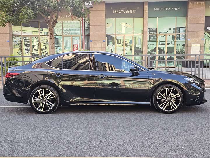 Фото 7 - Toyota Camry