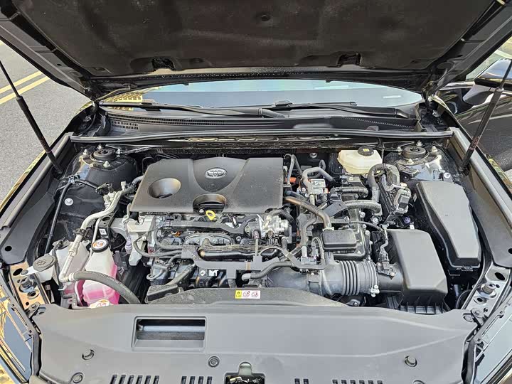 Фото 8 - Toyota Camry