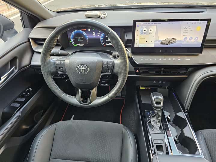 Фото 9 - Toyota Camry