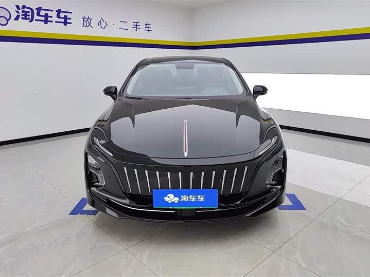 Фото 2 - Hongqi E-QM5