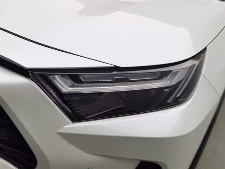 Фото 7 - Toyota RAV4