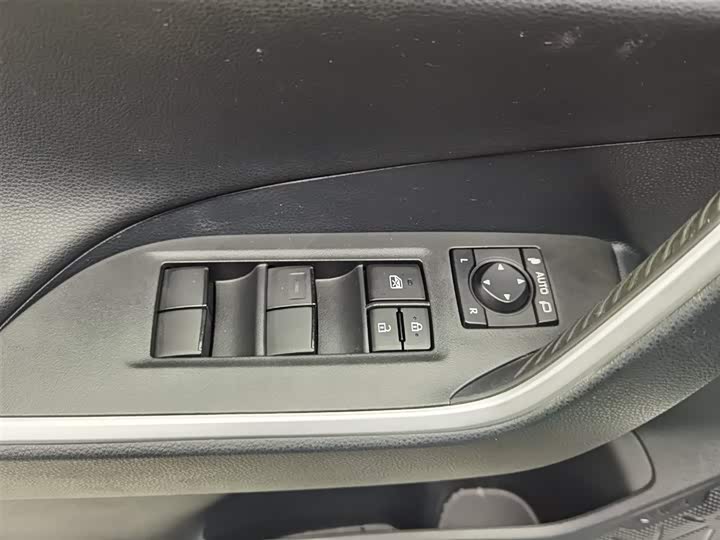 Фото 9 - Toyota RAV4