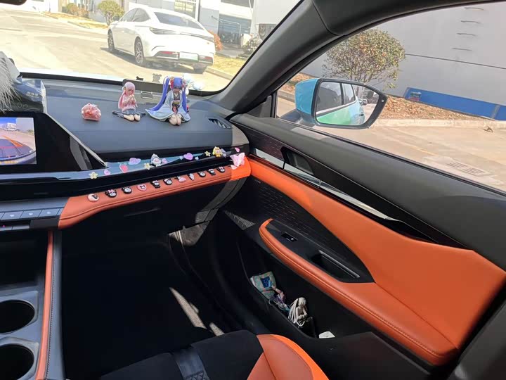 Фото 8 - Changan UNI-V