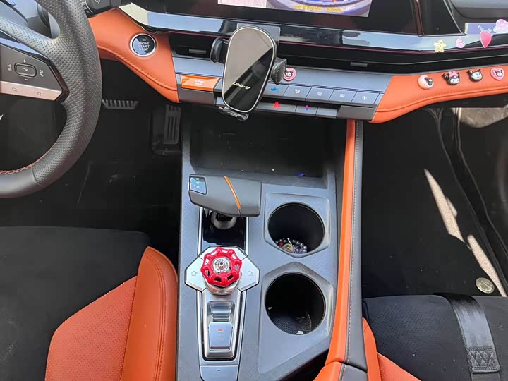 Фото 9 - Changan UNI-V