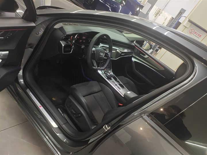 Фото 4 - Audi A6