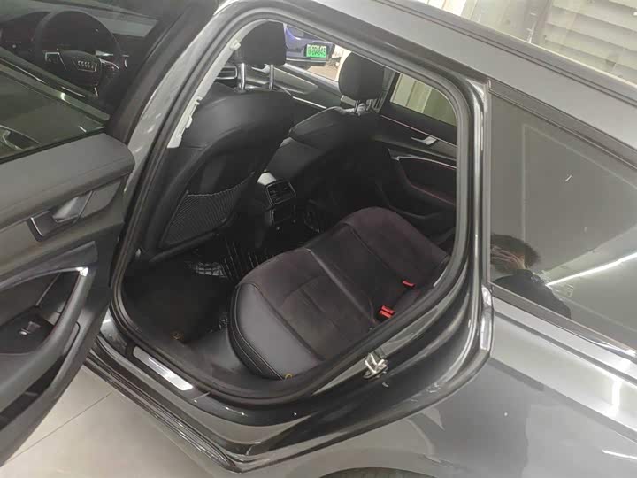 Фото 5 - Audi A6