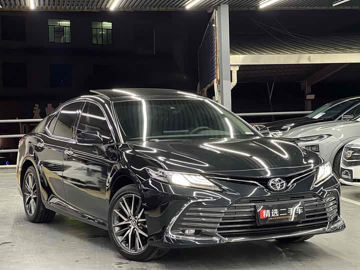 Фото 3 - Toyota Camry