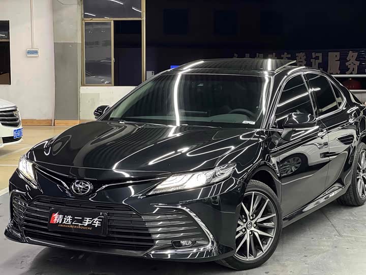 Фото 8 - Toyota Camry