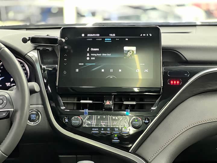 Фото 9 - Toyota Camry