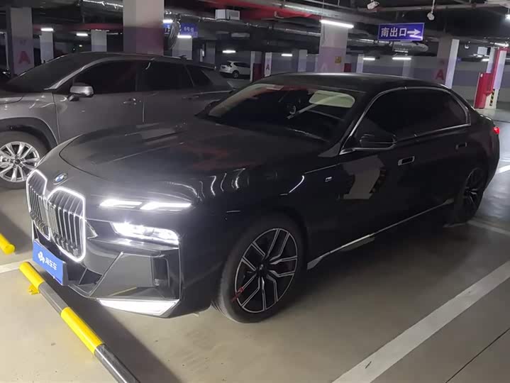 Фото 1 - BMW 7 Series