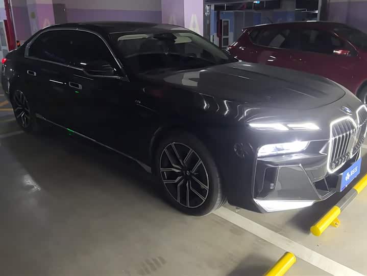 Фото 2 - BMW 7 Series