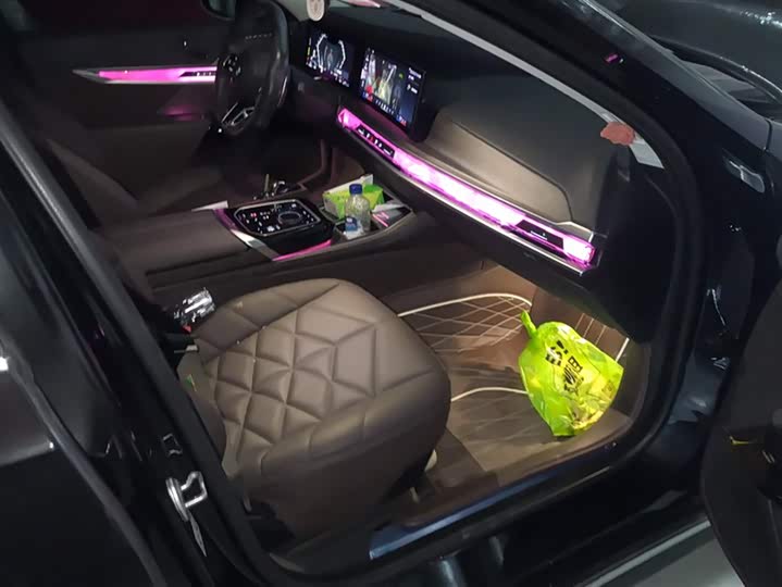 Фото 8 - BMW 7 Series