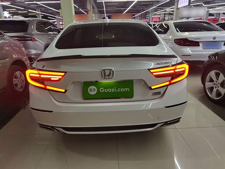 Фото 6 - Honda Accord