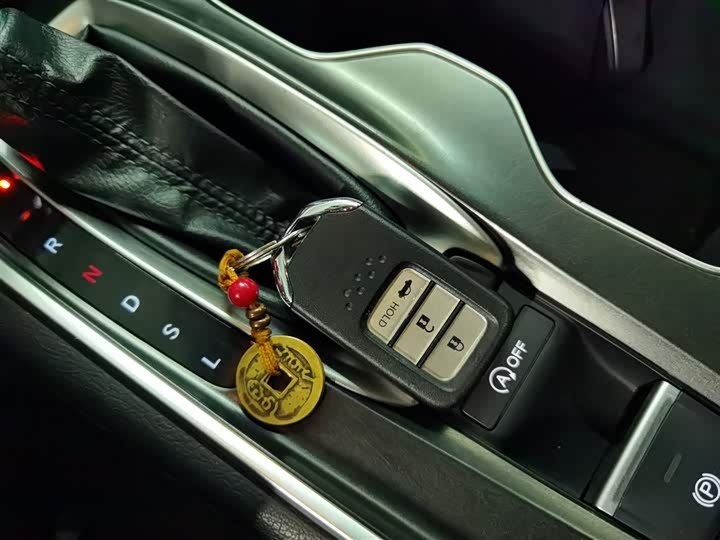 Фото 9 - Honda Accord