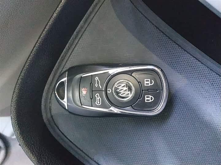 Фото 9 - Buick GL8 ES