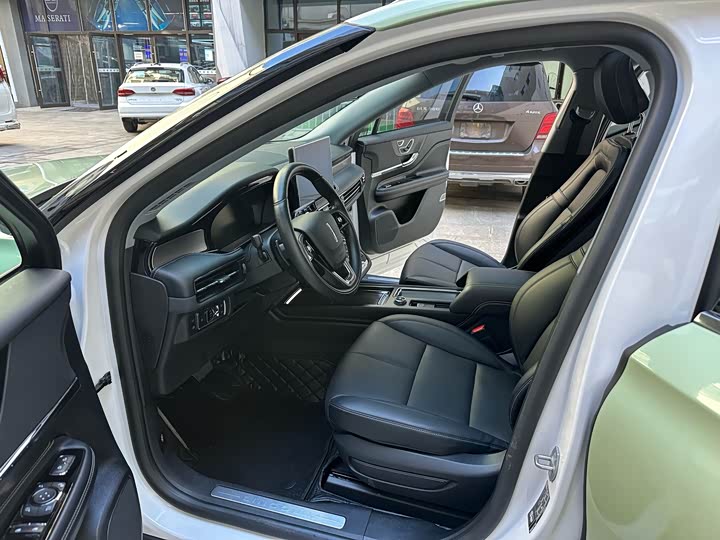 Фото 8 - Lincoln Corsair Hybrid