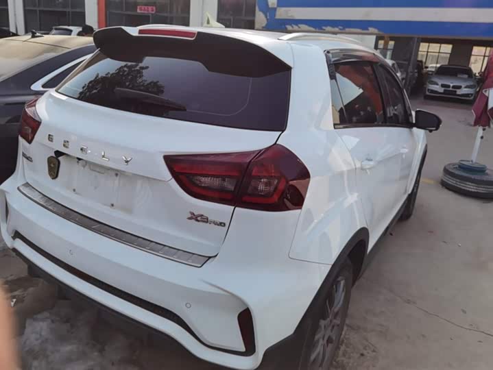 Фото 3 - Geely Vision X3