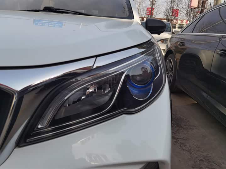 Фото 5 - Geely Vision X3