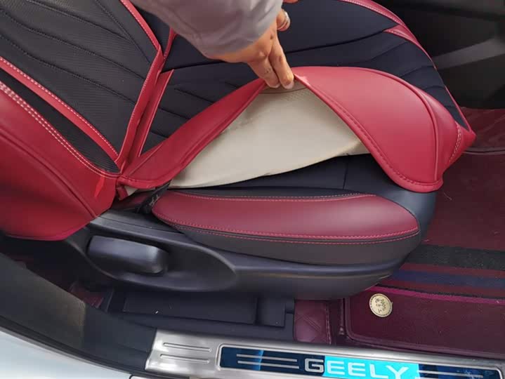 Фото 8 - Geely Vision X3