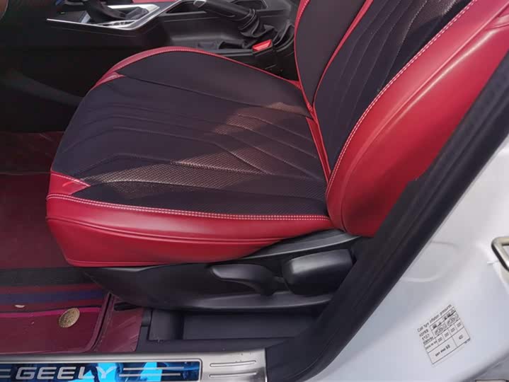 Фото 9 - Geely Vision X3