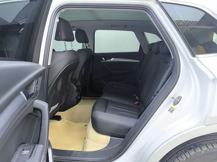 Фото 8 - Audi Q5L