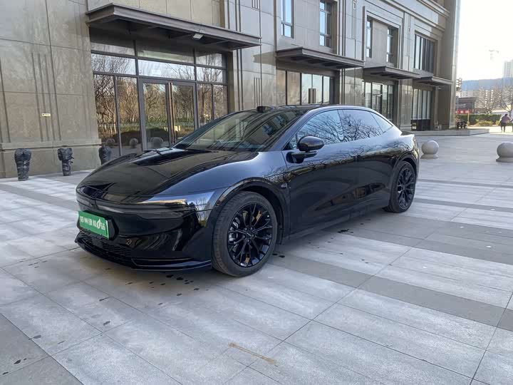 Фото 1 - Zeekr 007