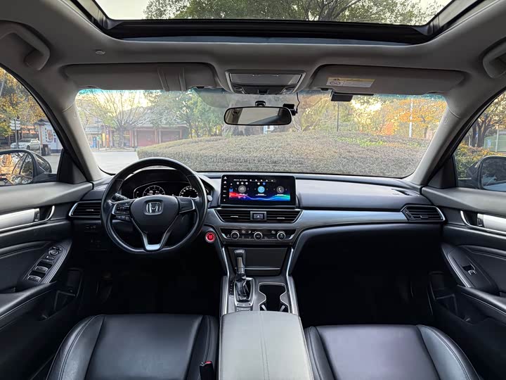 Фото 8 - Honda Accord