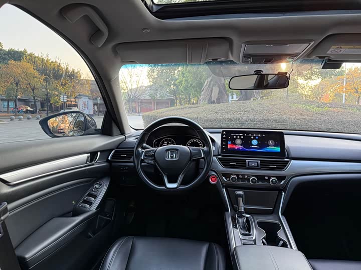 Фото 9 - Honda Accord