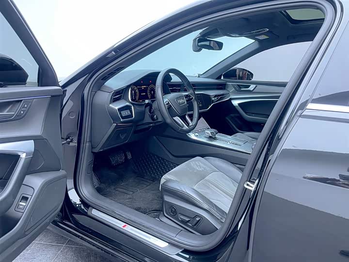 Фото 5 - Audi A6L