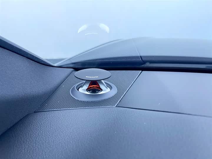 Фото 9 - Audi A6L