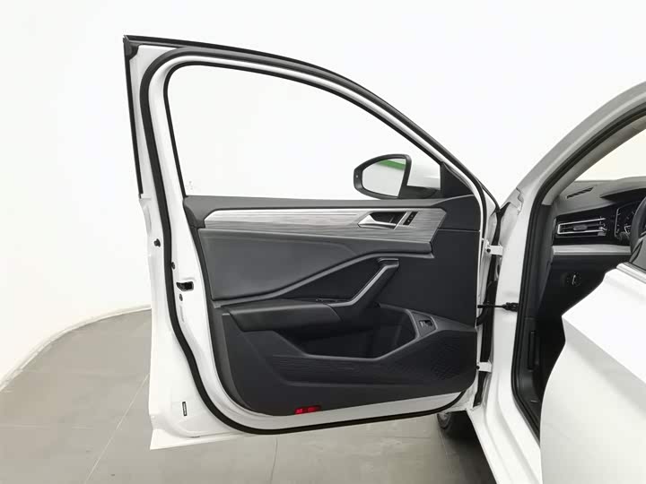 Фото 8 - Volkswagen Sagitar L