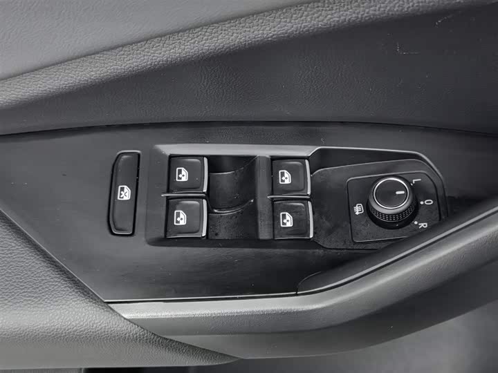 Фото 9 - Volkswagen Sagitar L