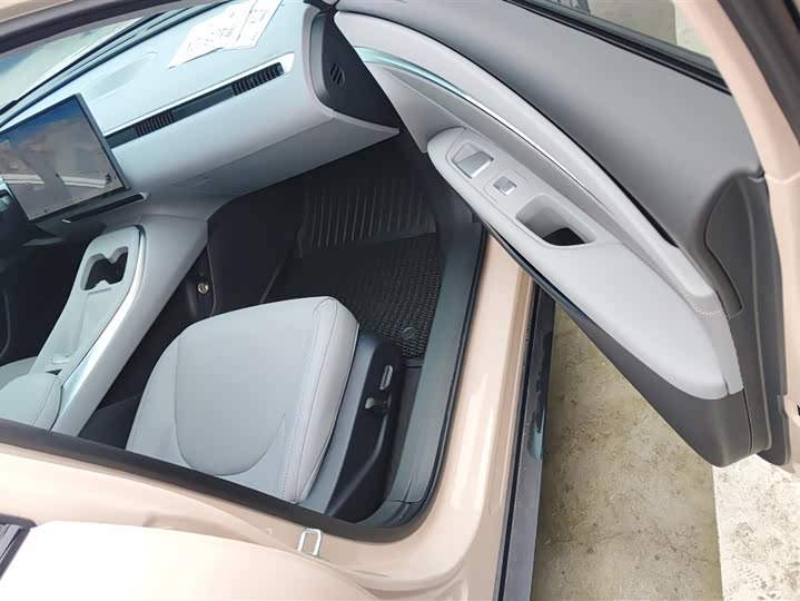 Фото 8 - XPeng Mona M03