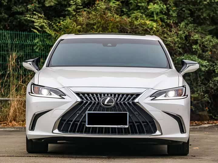 Фото 2 - Lexus ES