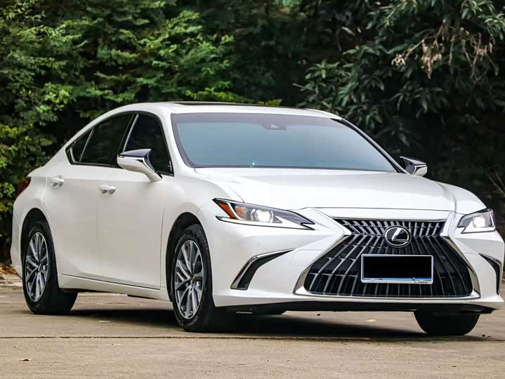 Фото 3 - Lexus ES