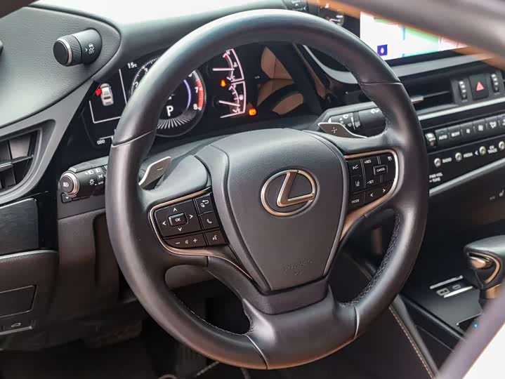 Фото 5 - Lexus ES