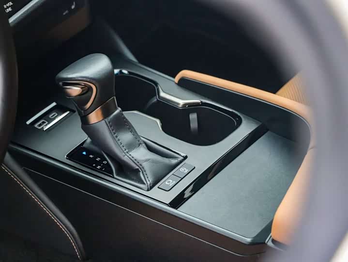 Фото 7 - Lexus ES